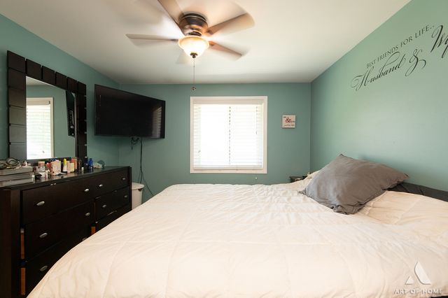 18W101 Standish Lane, Villa Park, IL 60181