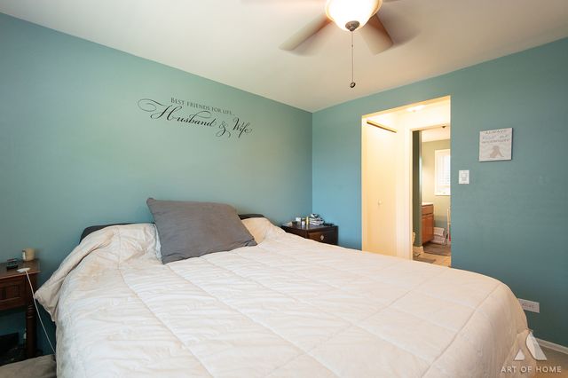 18W101 Standish Lane, Villa Park, IL 60181
