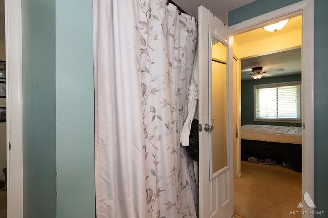 18W101 Standish Lane, Villa Park, IL 60181