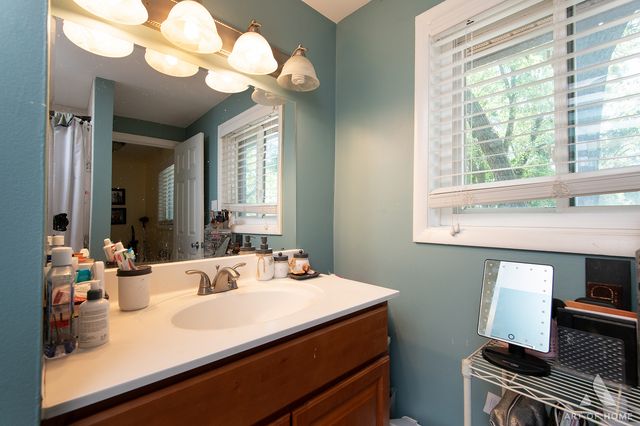 18W101 Standish Lane, Villa Park, IL 60181