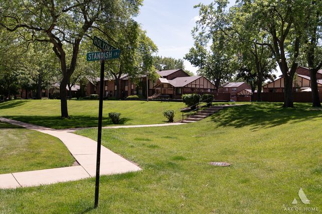 18W101 Standish Lane, Villa Park, IL 60181