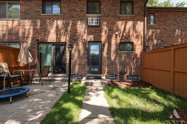 18W101 Standish Lane, Villa Park, IL 60181