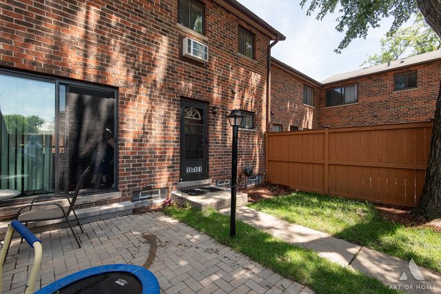 18W101 Standish Lane, Villa Park, IL 60181