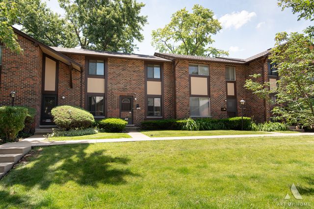 18W101 Standish Lane, Villa Park, IL 60181