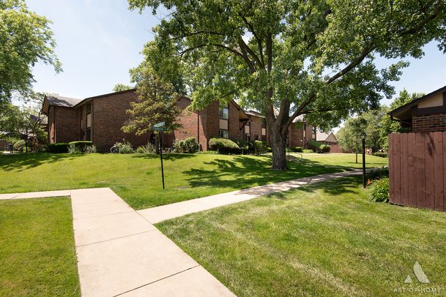 18W101 Standish Lane, Villa Park, IL 60181