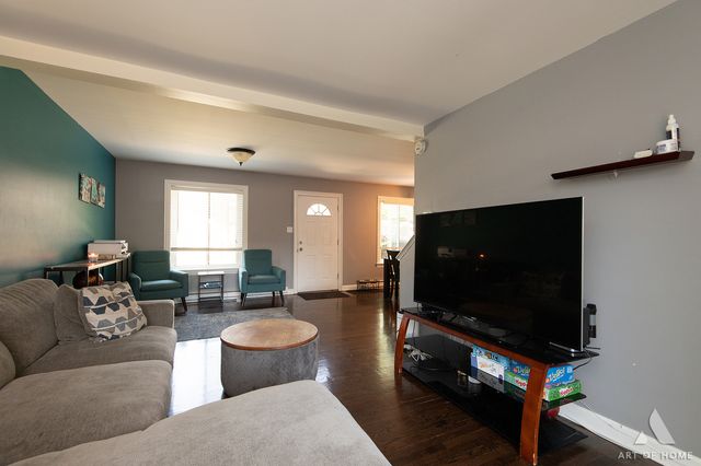 18W101 Standish Lane, Villa Park, IL 60181
