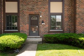 18W101 Standish Lane, Villa Park, IL 60181