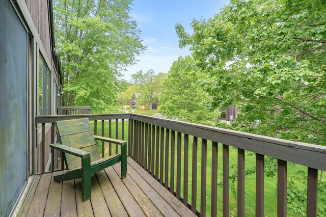 150 Carberry Hill Court D, Kalamazoo, MI 49006