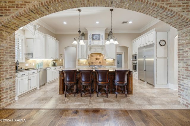 7503 Sugar Oaks Road, New Iberia, LA 70563