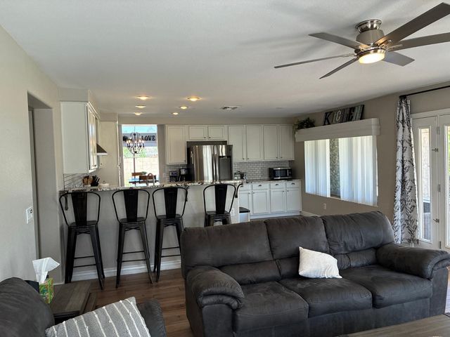 13717 N 80th Avenue, Peoria, AZ 85381