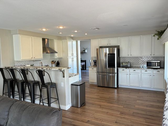 13717 N 80th Avenue, Peoria, AZ 85381