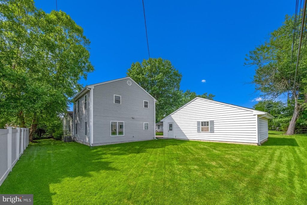4 E CHURCH RD, Plymouth Meeting, PA 19462