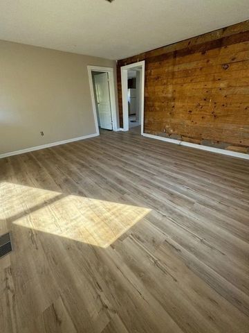 833 Cumberland Dr, Clarksville, TN 37040