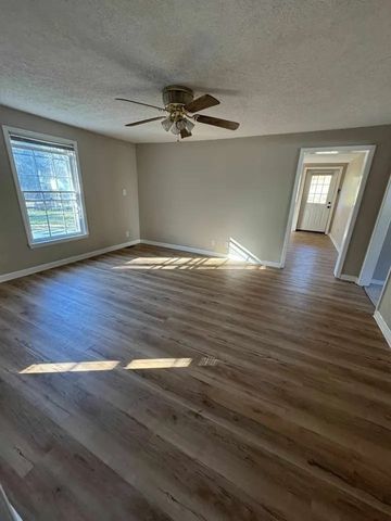 833 Cumberland Dr, Clarksville, TN 37040