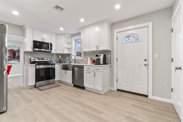 15 Bellaire Drive, Ridge, NY 11961