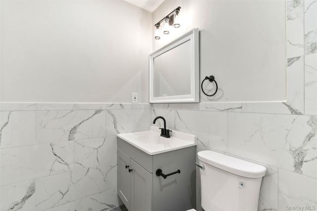 15 Bellaire Drive, Ridge, NY 11961