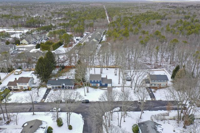 15 Bellaire Drive, Ridge, NY 11961