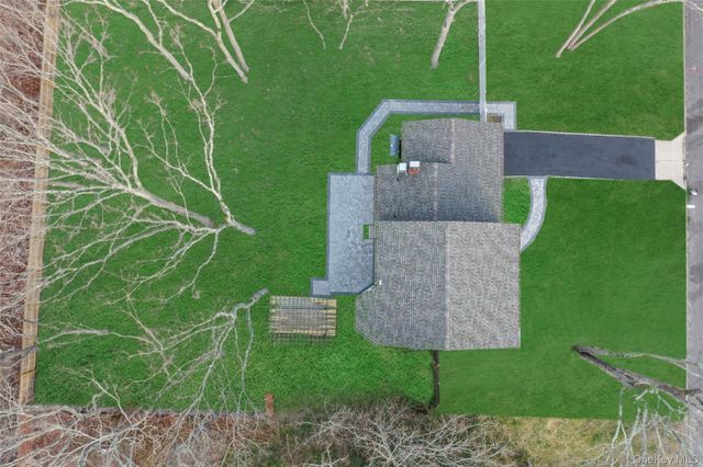 15 Bellaire Drive, Ridge, NY 11961