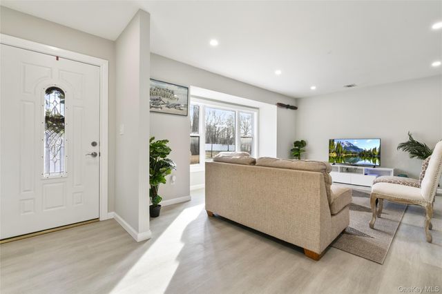 15 Bellaire Drive, Ridge, NY 11961