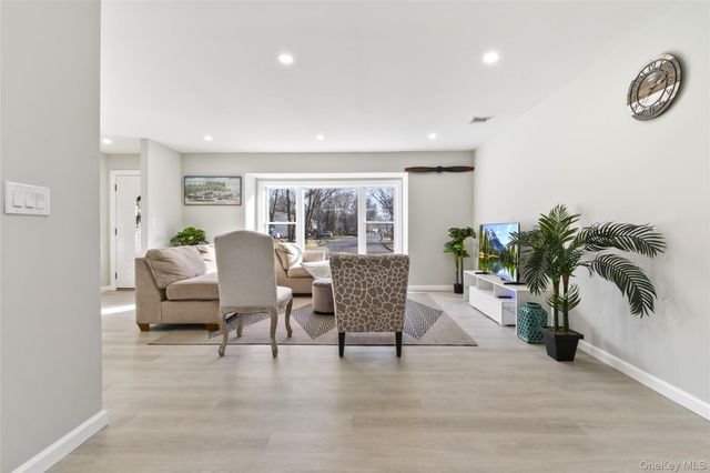 15 Bellaire Drive, Ridge, NY 11961