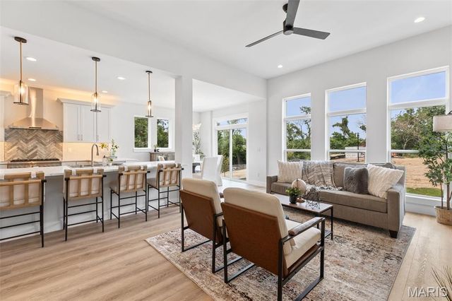 402 Spears Street, St Louis, MO 63127