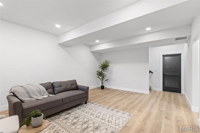 402 Spears Street, St Louis, MO 63127