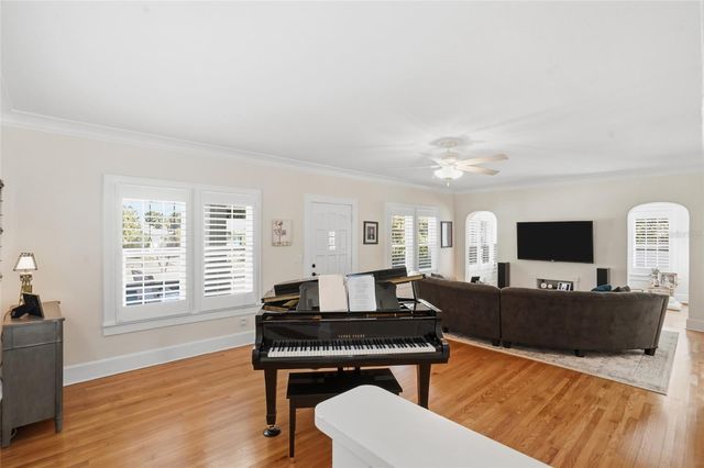 126 22ND AVENUE NE, St Petersburg, FL 33704