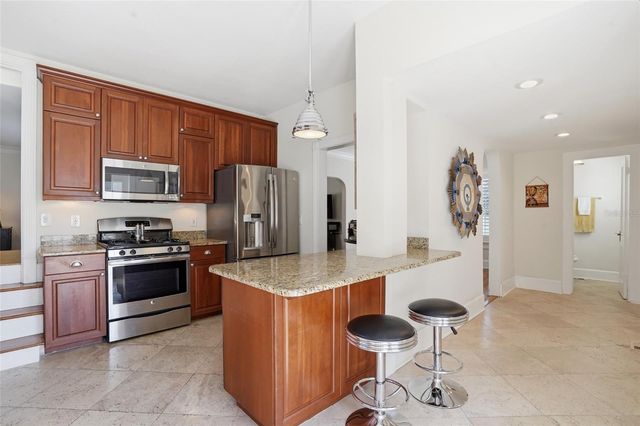 126 22ND AVENUE NE, St Petersburg, FL 33704