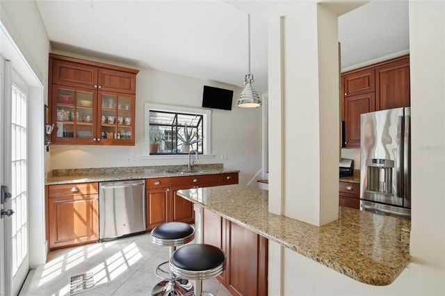 126 22ND AVENUE NE, St Petersburg, FL 33704