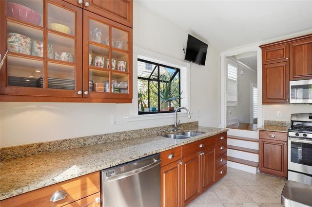 126 22ND AVENUE NE, St Petersburg, FL 33704