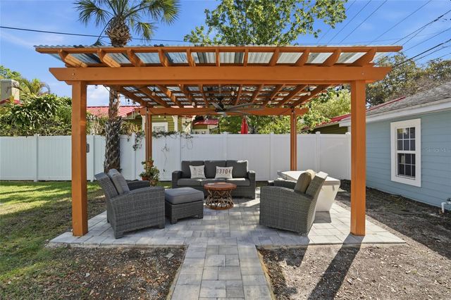 126 22ND AVENUE NE, St Petersburg, FL 33704