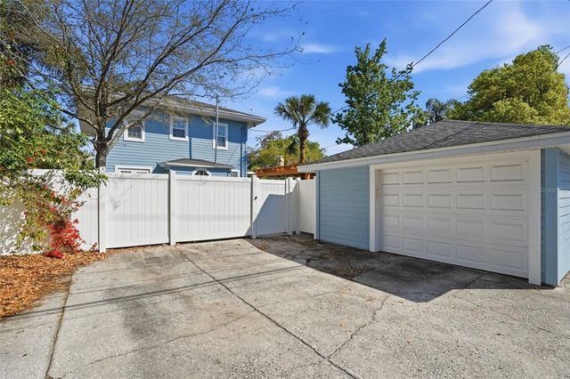 126 22ND AVENUE NE, St Petersburg, FL 33704