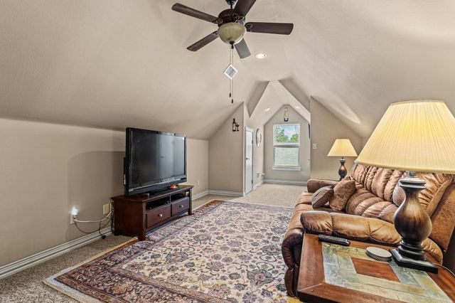 1131 Fountain Creek Boulevard, Pottsboro, TX 75076