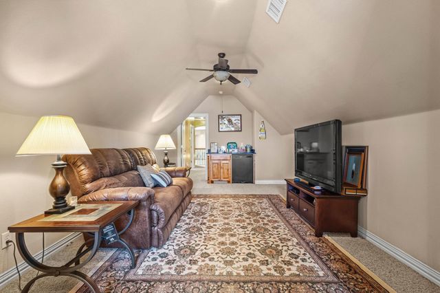 1131 Fountain Creek Boulevard, Pottsboro, TX 75076