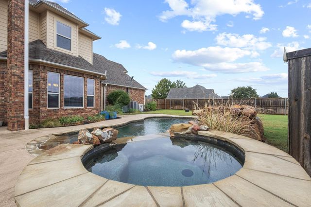 1131 Fountain Creek Boulevard, Pottsboro, TX 75076