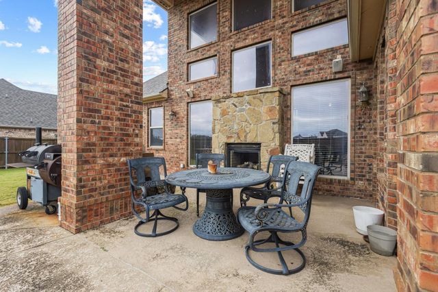 1131 Fountain Creek Boulevard, Pottsboro, TX 75076