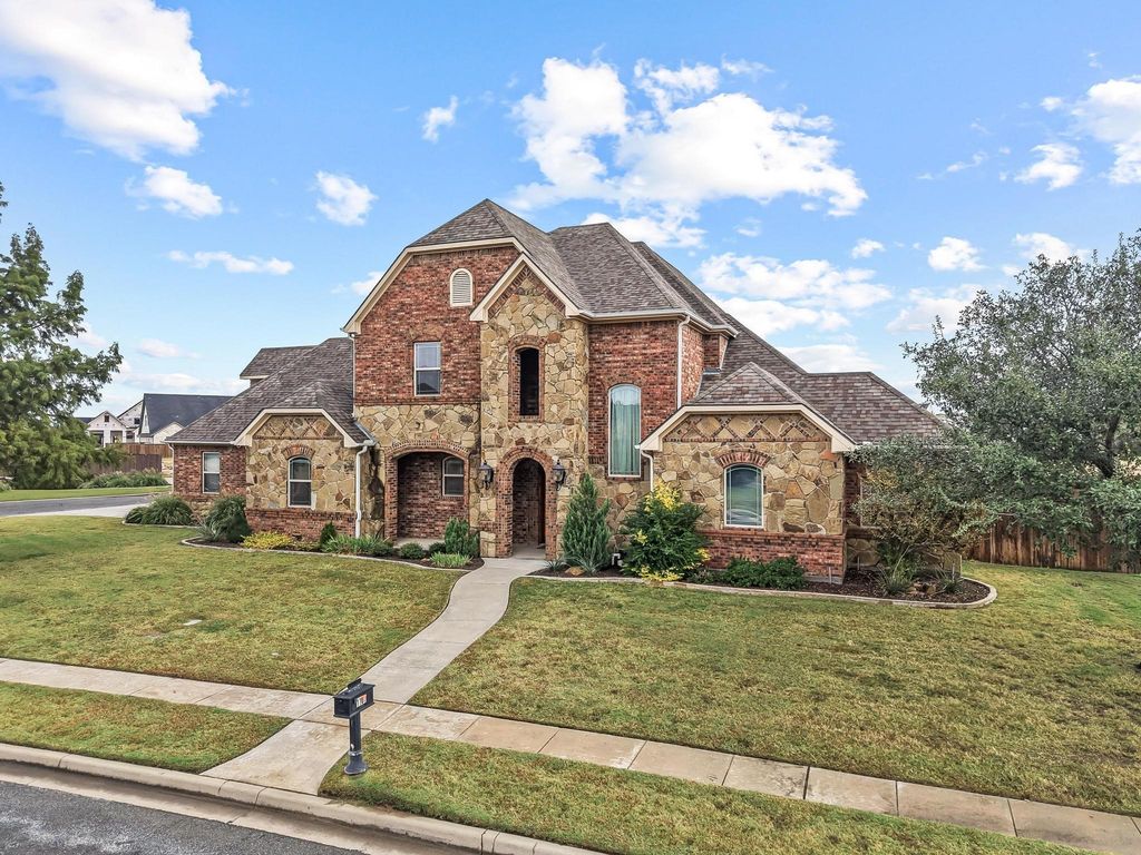 1131 Fountain Creek Boulevard, Pottsboro, TX 75076