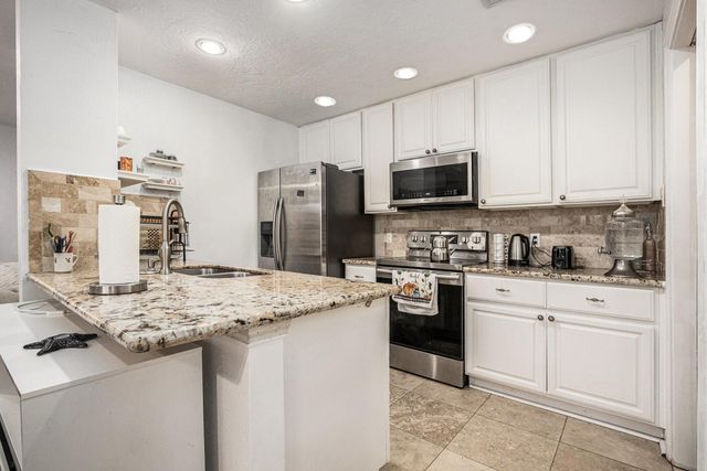 800 Country Place Drive 608, Houston, TX 77079