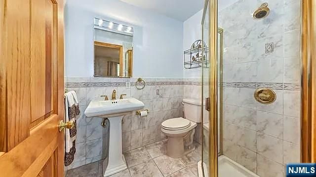 252 Valley Road, River Edge, NJ 07661