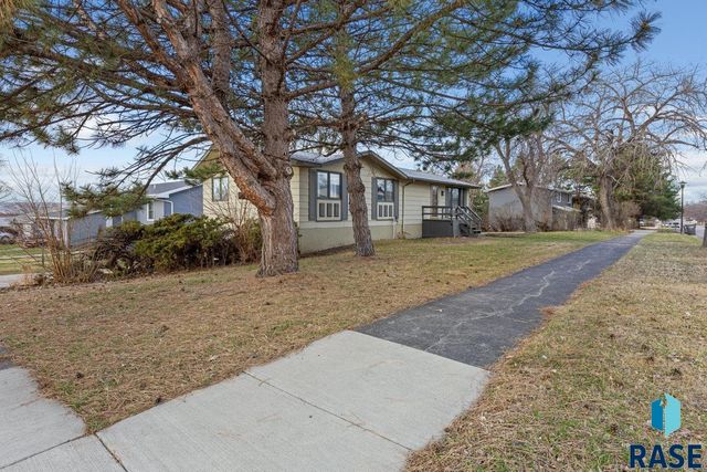 2415 E Franklin St Street, Pierre, SD 57501
