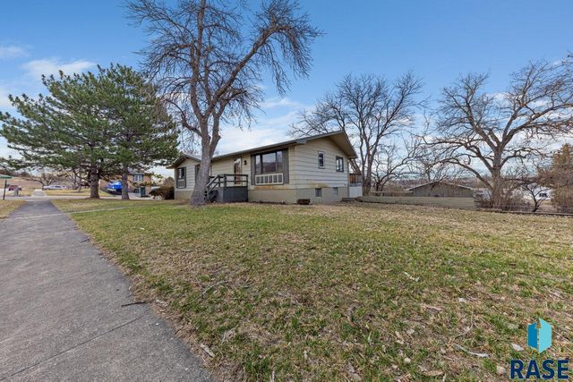 2415 E Franklin St Street, Pierre, SD 57501