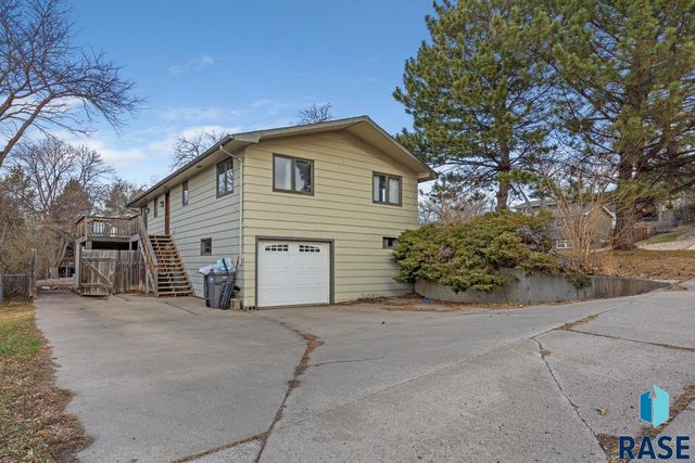 2415 E Franklin St Street, Pierre, SD 57501