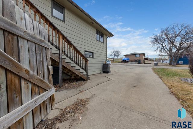 2415 E Franklin St Street, Pierre, SD 57501