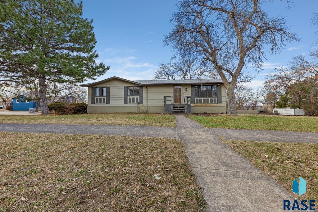 2415 E Franklin St Street, Pierre, SD 57501