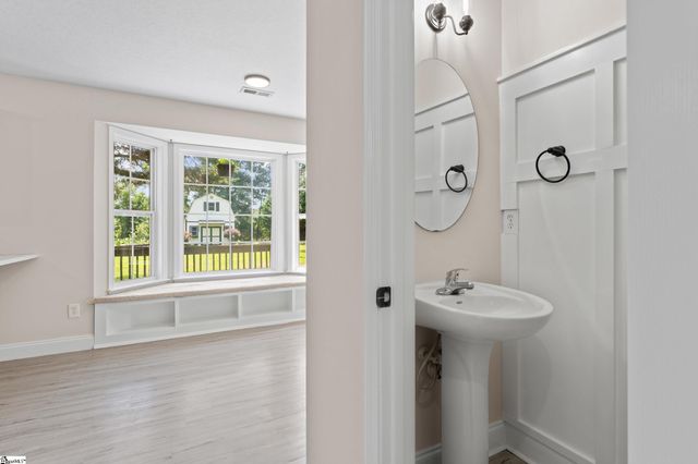 1 Sprouse Farm Way, Fountain Inn, SC 29644