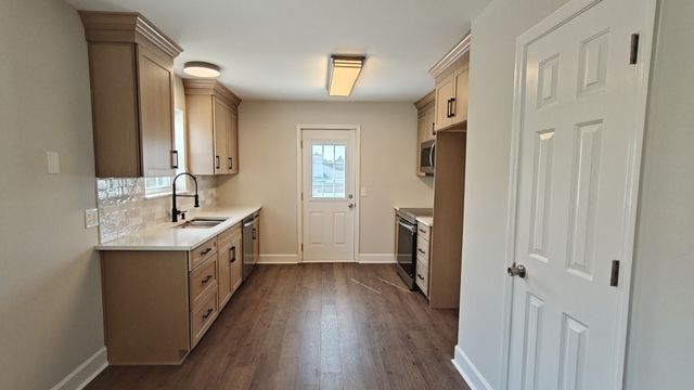 325 Lake Forest Dr, La Vergne, TN 37086