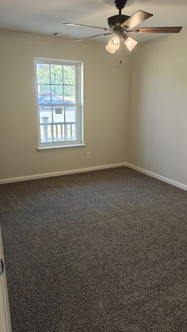 325 Lake Forest Dr, La Vergne, TN 37086