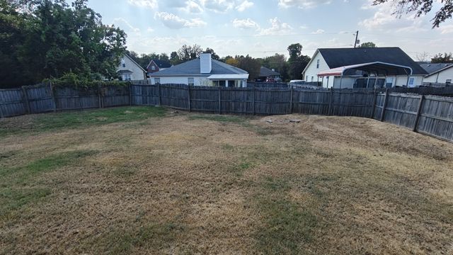 325 Lake Forest Dr, La Vergne, TN 37086