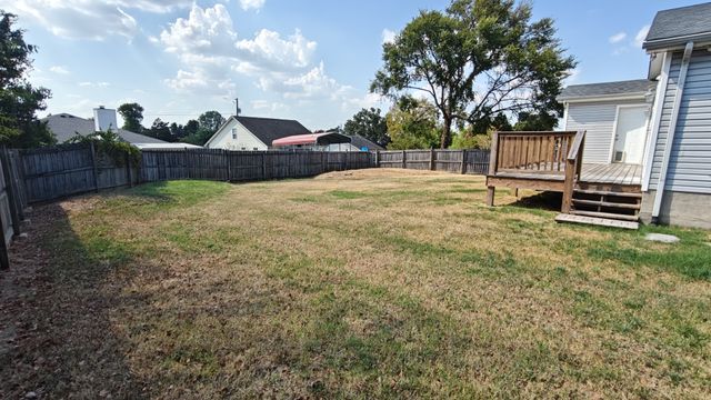 325 Lake Forest Dr, La Vergne, TN 37086