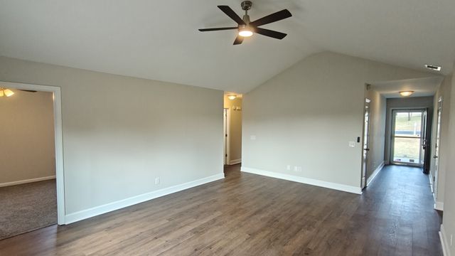 325 Lake Forest Dr, La Vergne, TN 37086